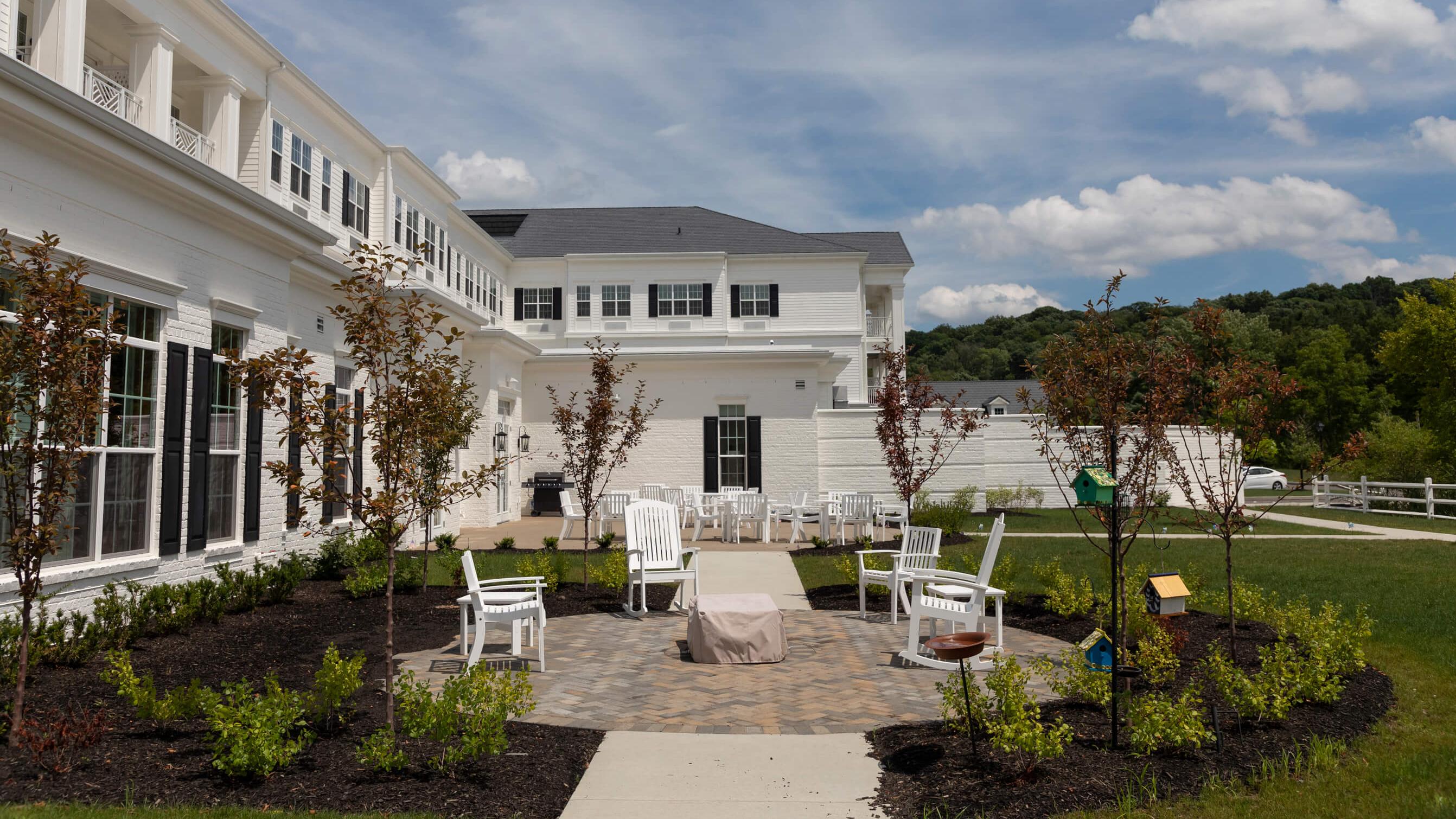 patio at ashton commons